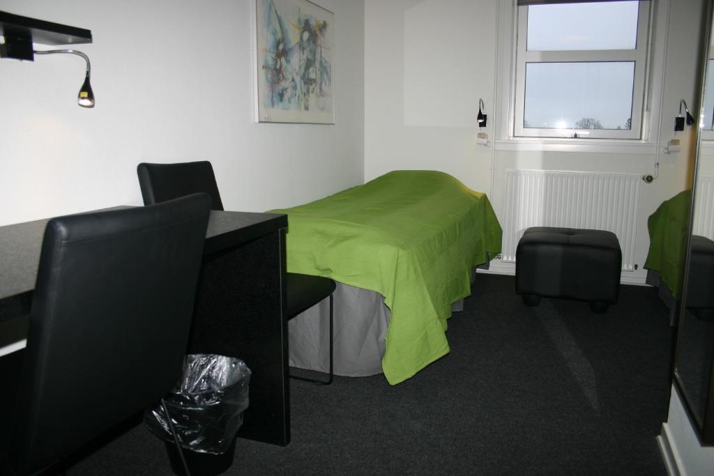 斯温堡大宿舍酒店 斯文堡 外观 照片 A treatment room at a medical practice