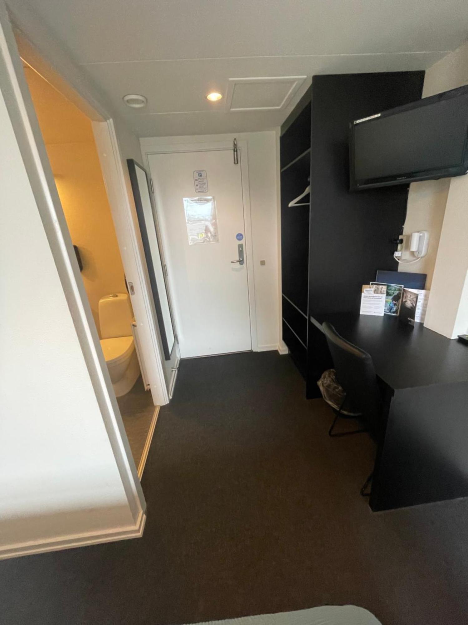 斯温堡大宿舍酒店 斯文堡 外观 照片 A typical studio apartment in the UK