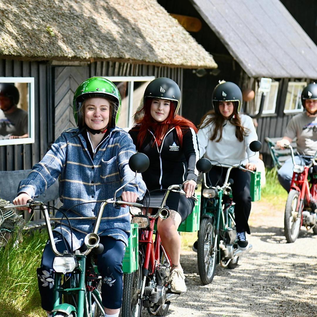 斯温堡大宿舍酒店 斯文堡 外观 照片 Danish children on bicycles