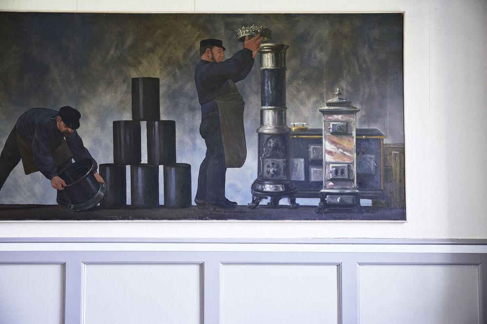 斯温堡大宿舍酒店 斯文堡 外观 照片 The painting in the station