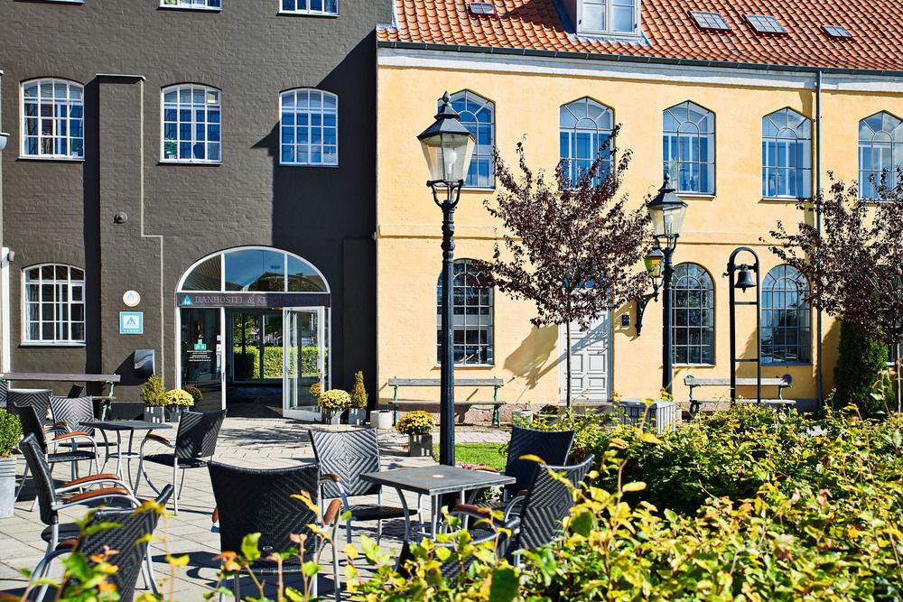 斯温堡大宿舍酒店 斯文堡 外观 照片 The former town hall of Sønderborg